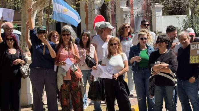 manifes.jpg8